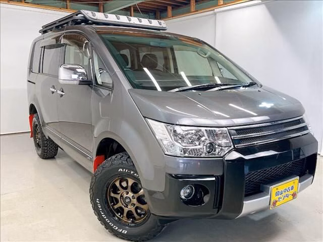 MITSUBISHI DELICA D:5