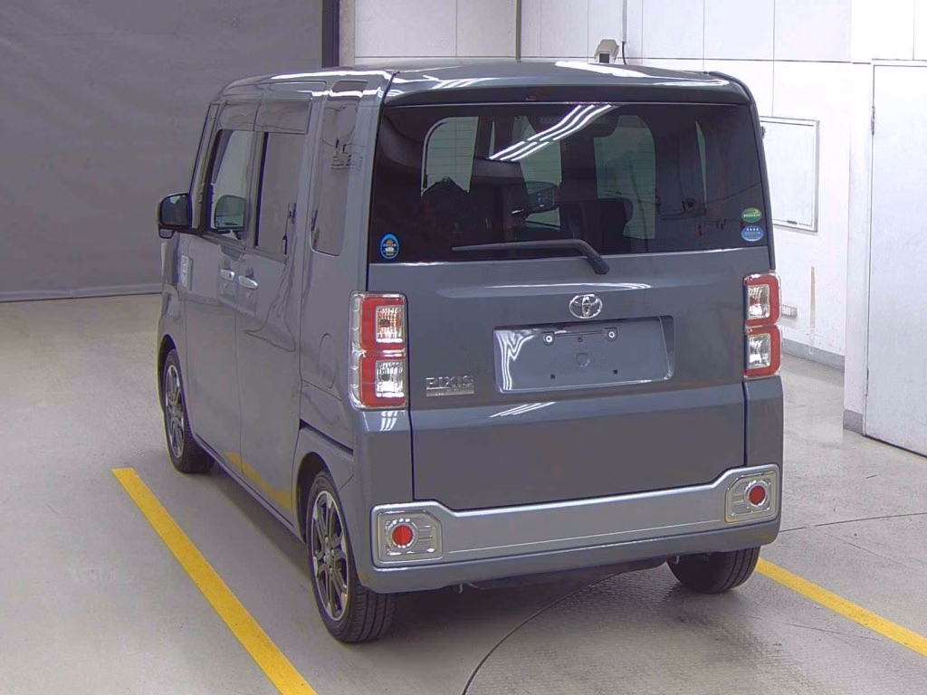TOYOTA PIXIS MEGA