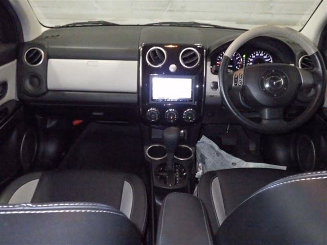 MAZDA VERISA