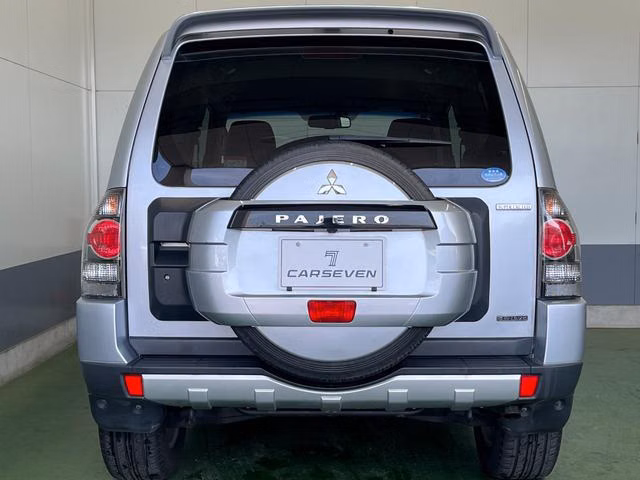 MITSUBISHI PAJERO