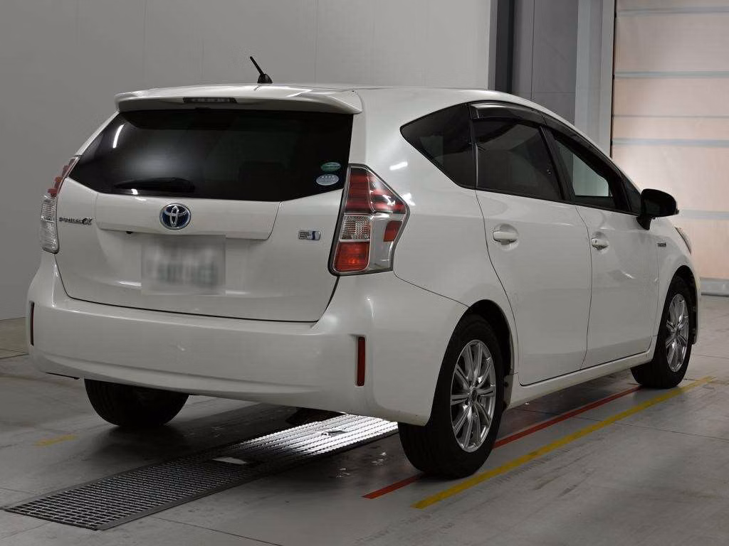 TOYOTA PRIUS ALPHA