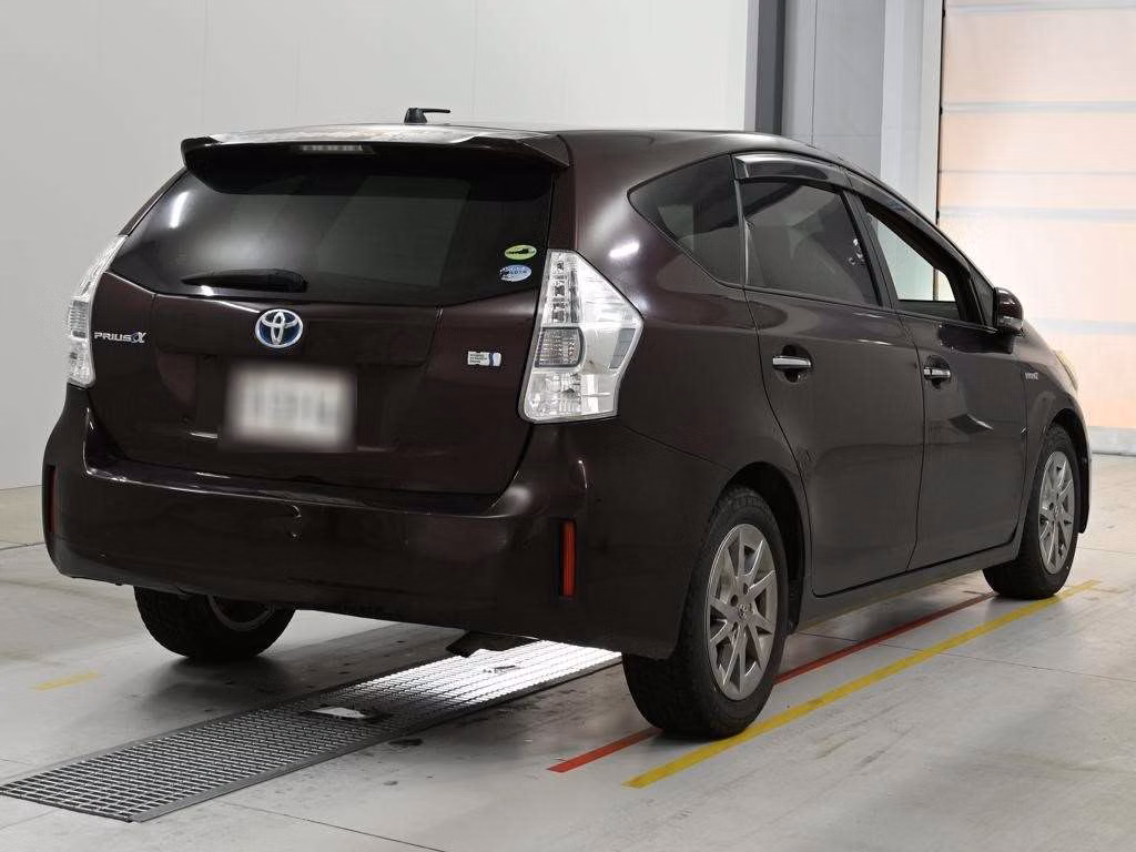 TOYOTA PRIUS ALPHA