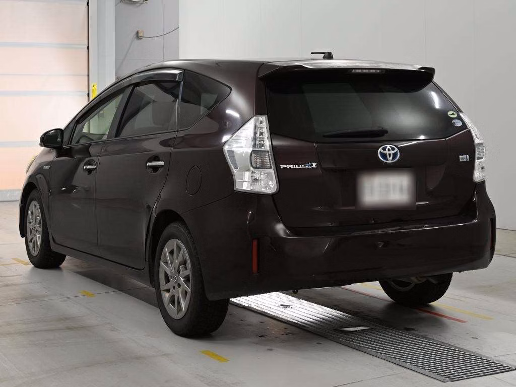 TOYOTA PRIUS ALPHA