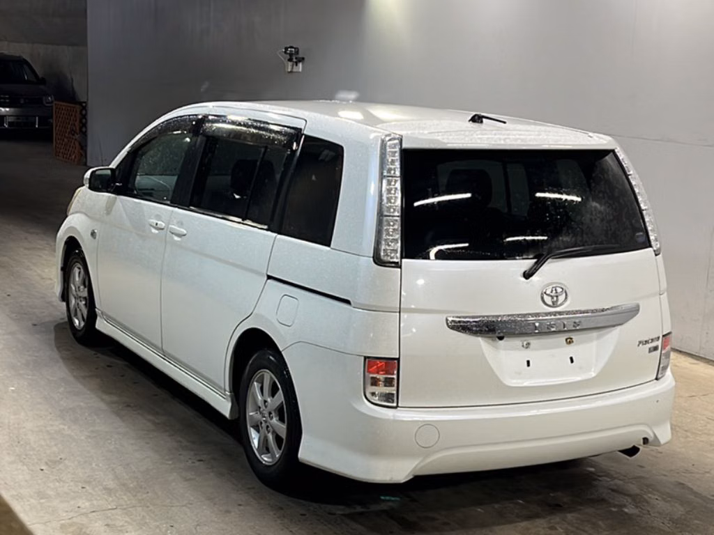 TOYOTA ISIS