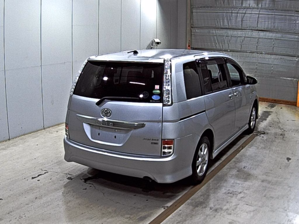 TOYOTA ISIS