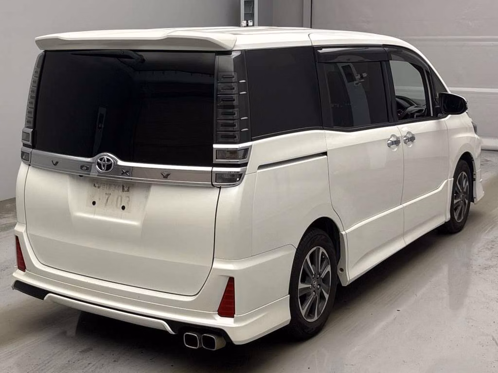 TOYOTA VOXY