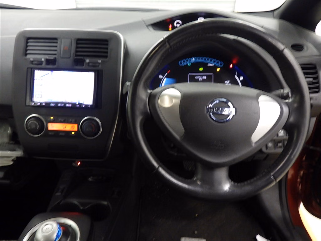NISSAN LEAF