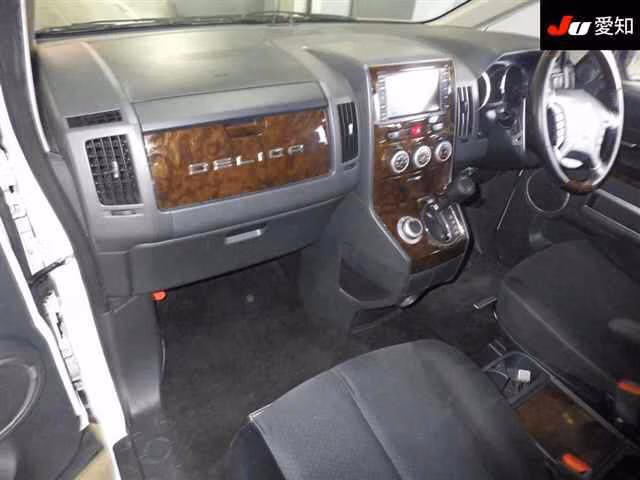 MITSUBISHI DELICA D:5