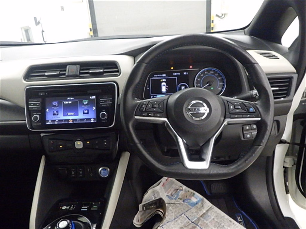 NISSAN LEAF