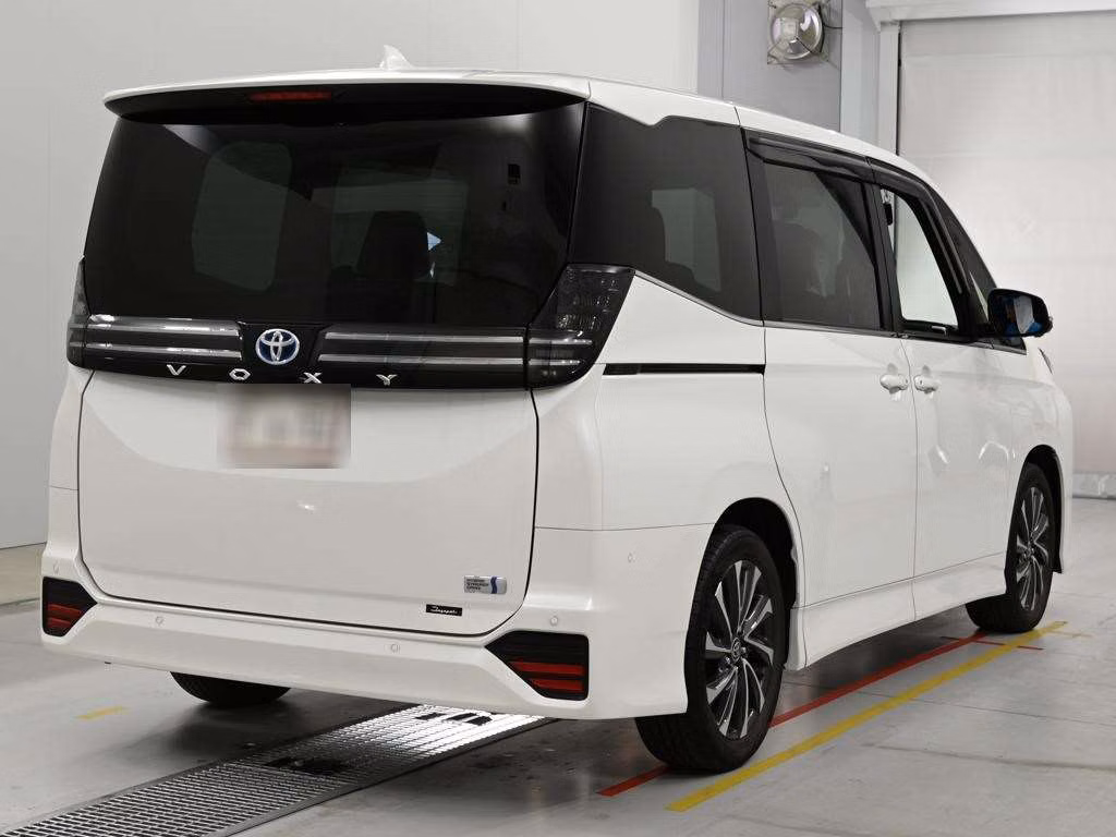 TOYOTA VOXY