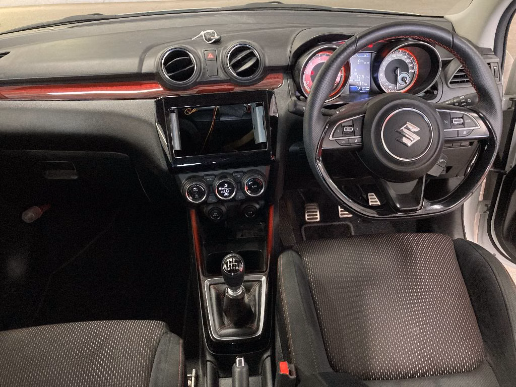 SUZUKI SWIFT