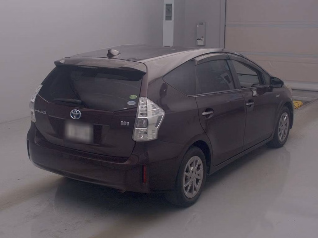 TOYOTA PRIUS ALPHA