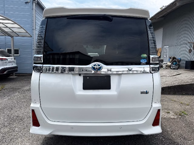 TOYOTA VOXY