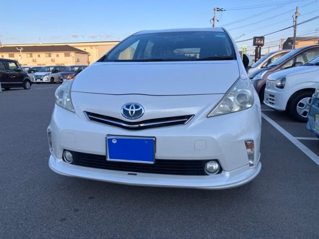TOYOTA PRIUS ALPHA