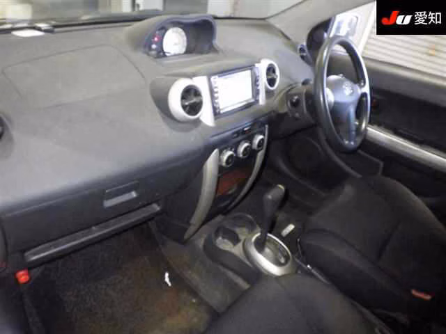 TOYOTA IST
