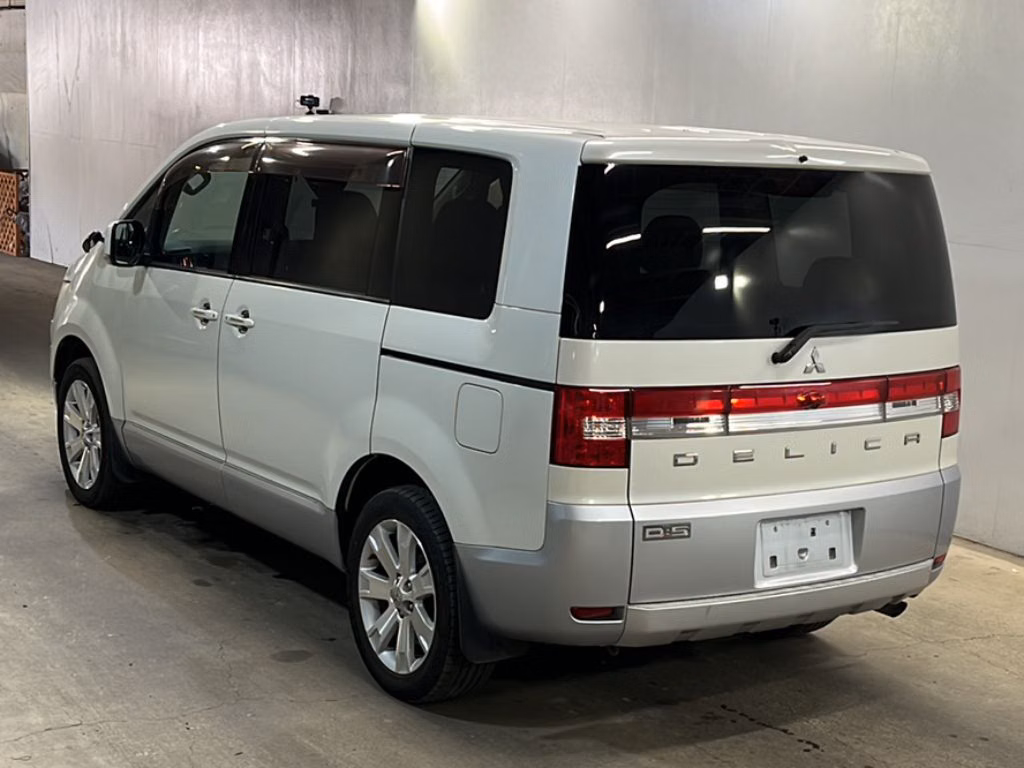 MITSUBISHI DELICA D:5