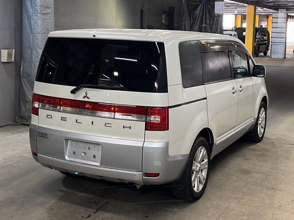 MITSUBISHI DELICA D:5