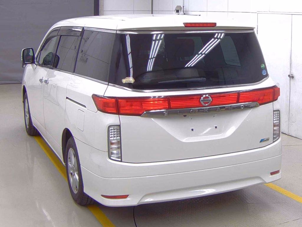 NISSAN ELGRAND