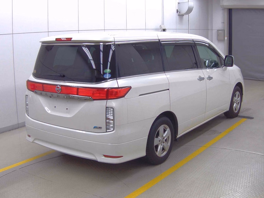 NISSAN ELGRAND