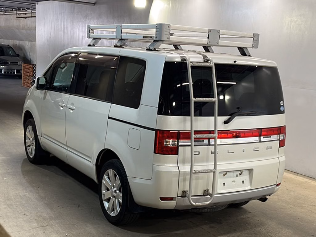 MITSUBISHI DELICA D:5