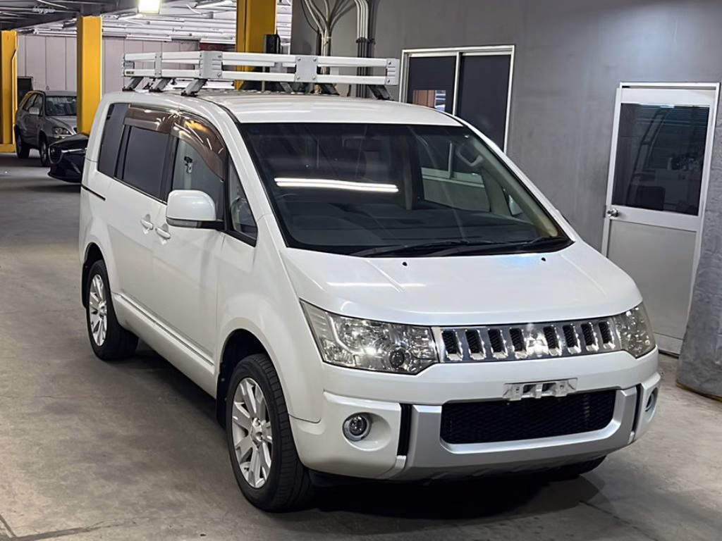 MITSUBISHI DELICA D:5