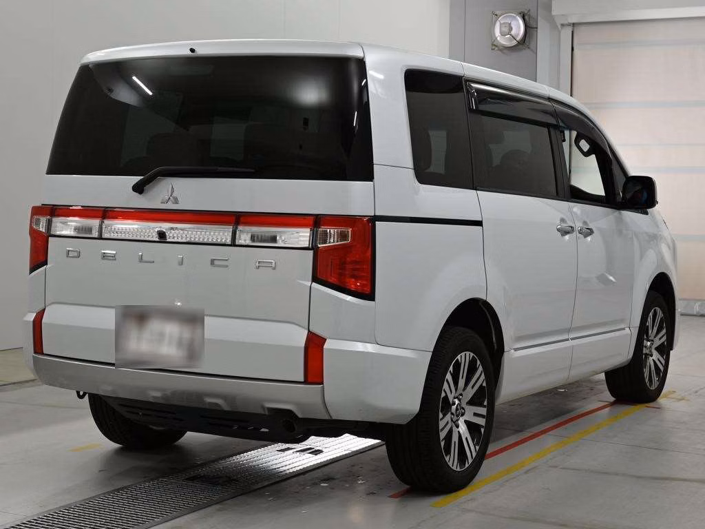 MITSUBISHI DELICA D:5
