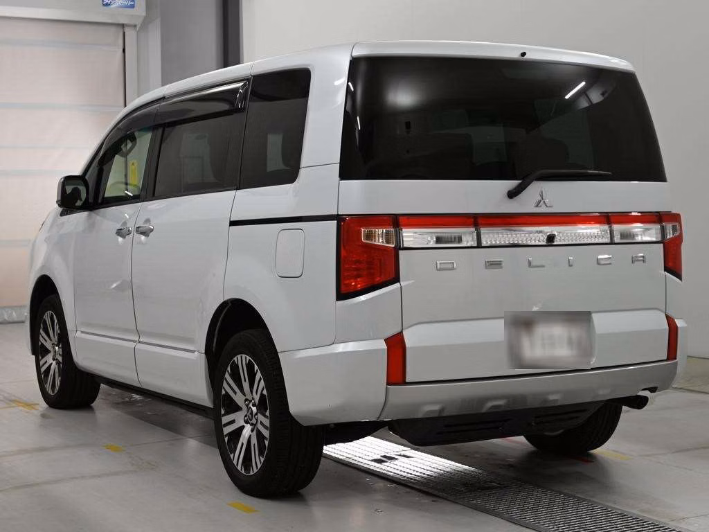 MITSUBISHI DELICA D:5