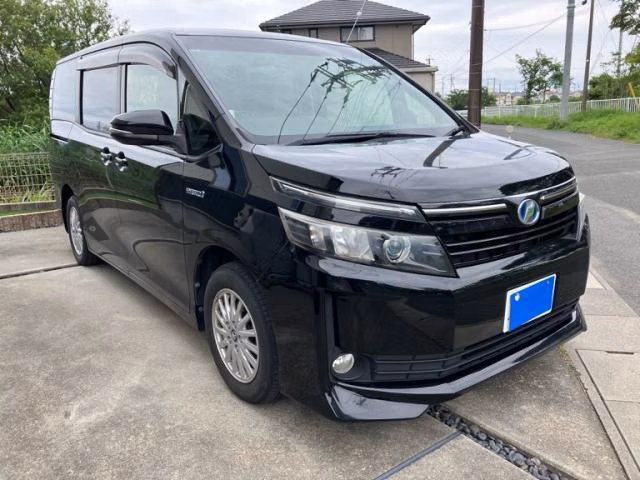 TOYOTA VOXY