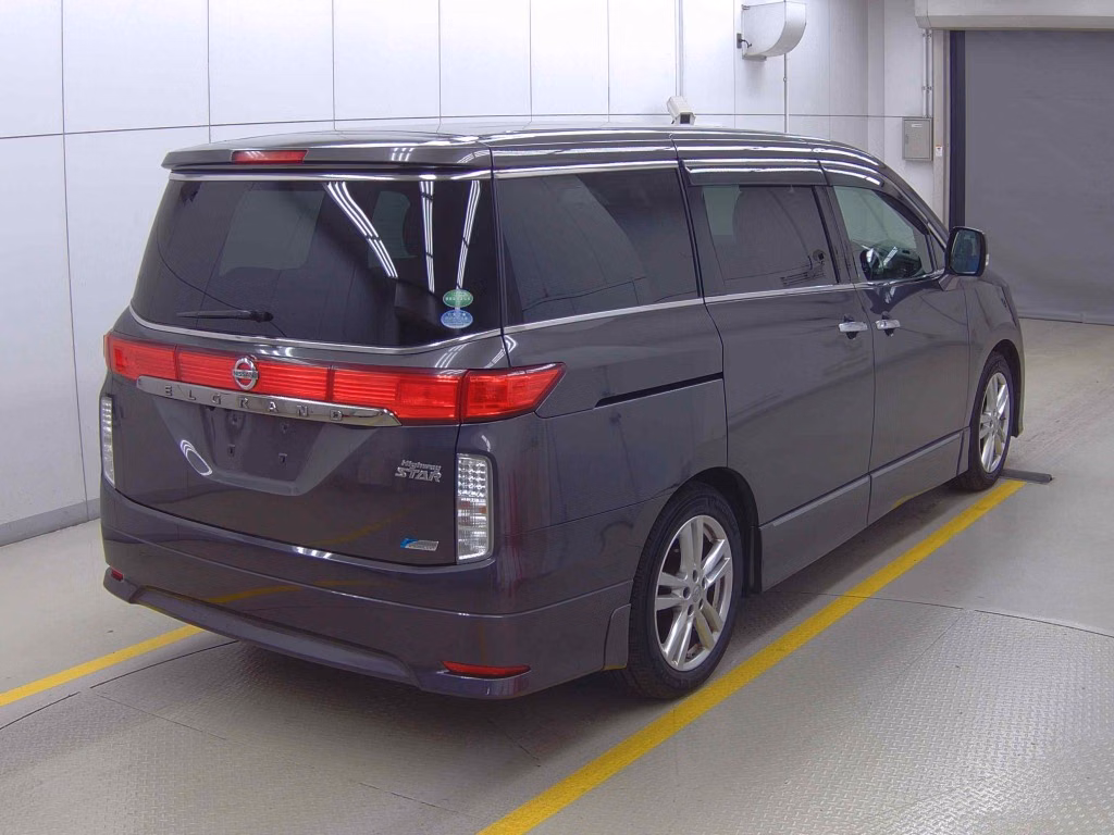 NISSAN ELGRAND