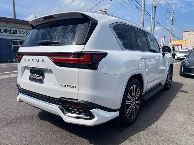 LEXUS LX600