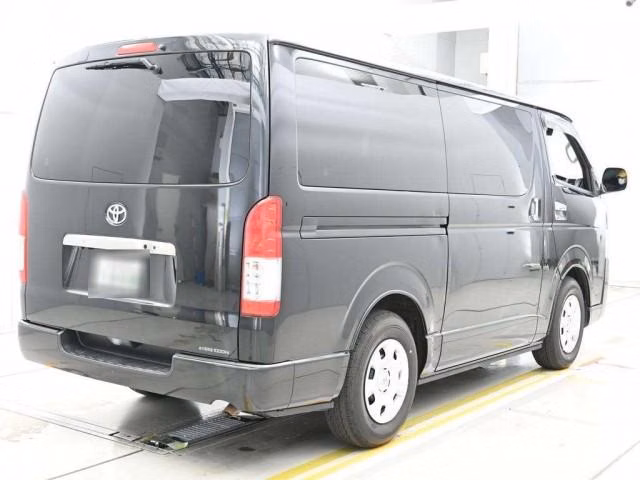 TOYOTA REGIUS ACE