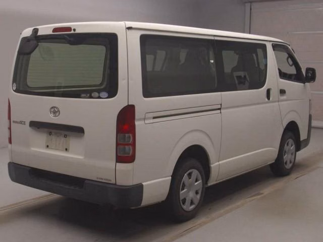 TOYOTA REGIUS ACE