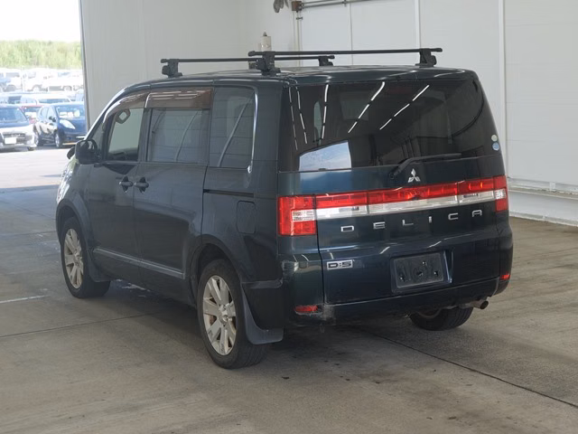 MITSUBISHI DELICA D:5