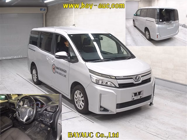 TOYOTA VOXY