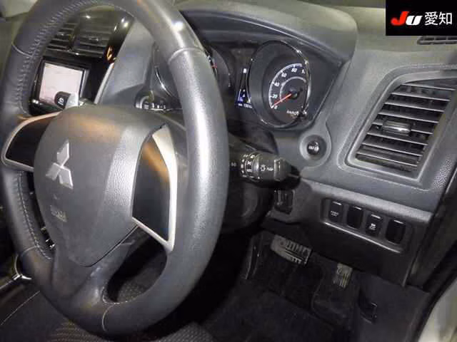 MITSUBISHI RVR