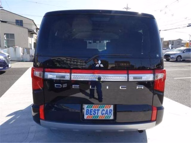 MITSUBISHI DELICA D:5