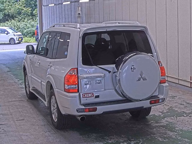 MITSUBISHI PAJERO