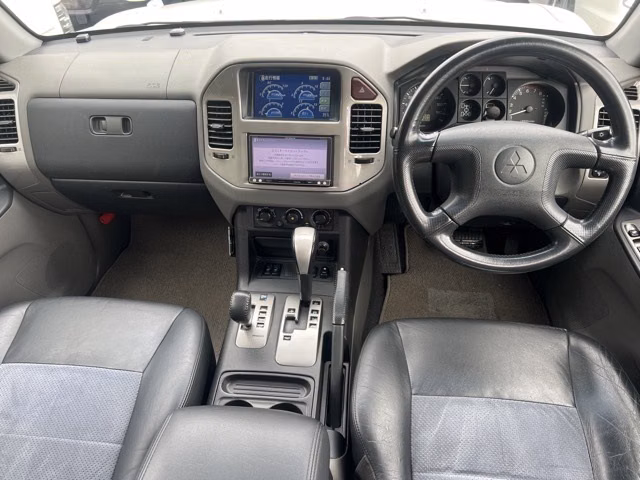MITSUBISHI PAJERO