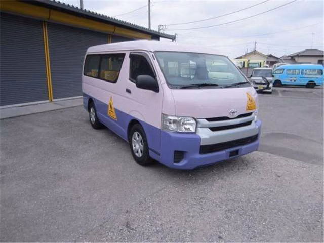 TOYOTA HIACE