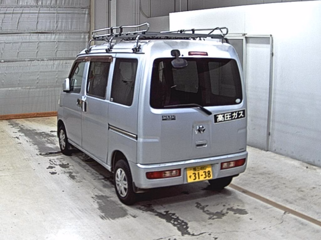 TOYOTA PIXIS VAN