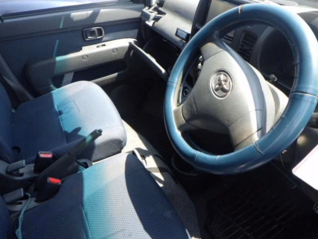 TOYOTA PIXIS VAN