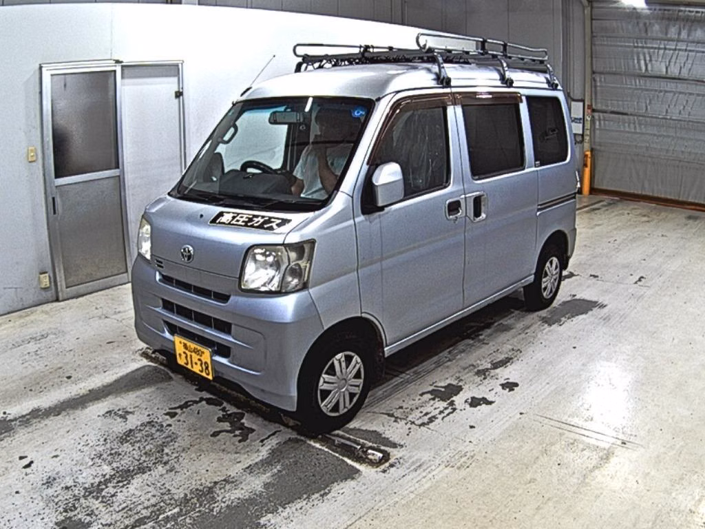 TOYOTA PIXIS VAN