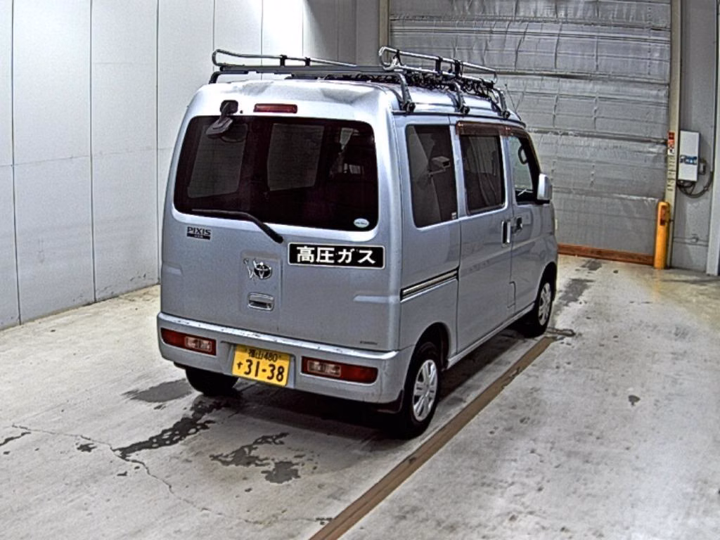 TOYOTA PIXIS VAN
