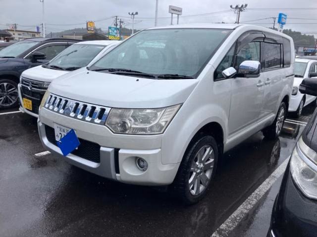MITSUBISHI DELICA D:5