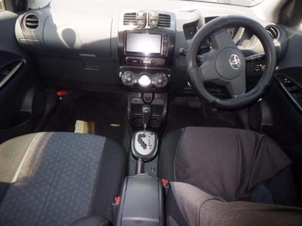 TOYOTA IST