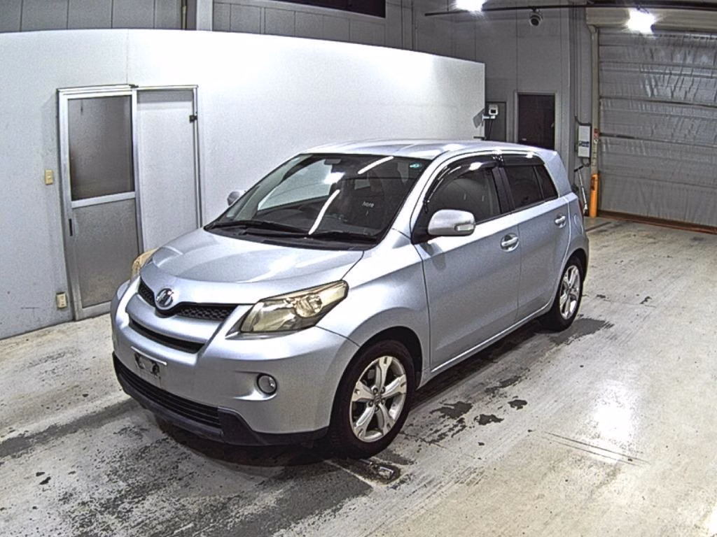TOYOTA IST
