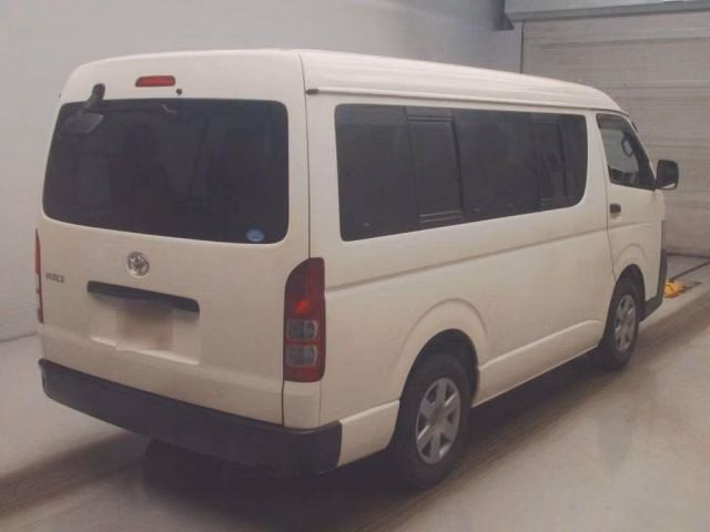TOYOTA HIACE