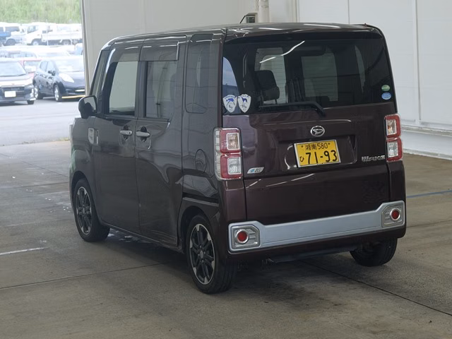 DAIHATSU WAKE
