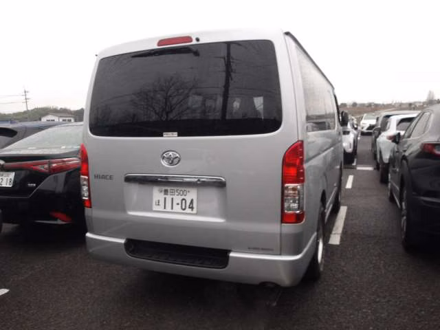 TOYOTA REGIUS ACE