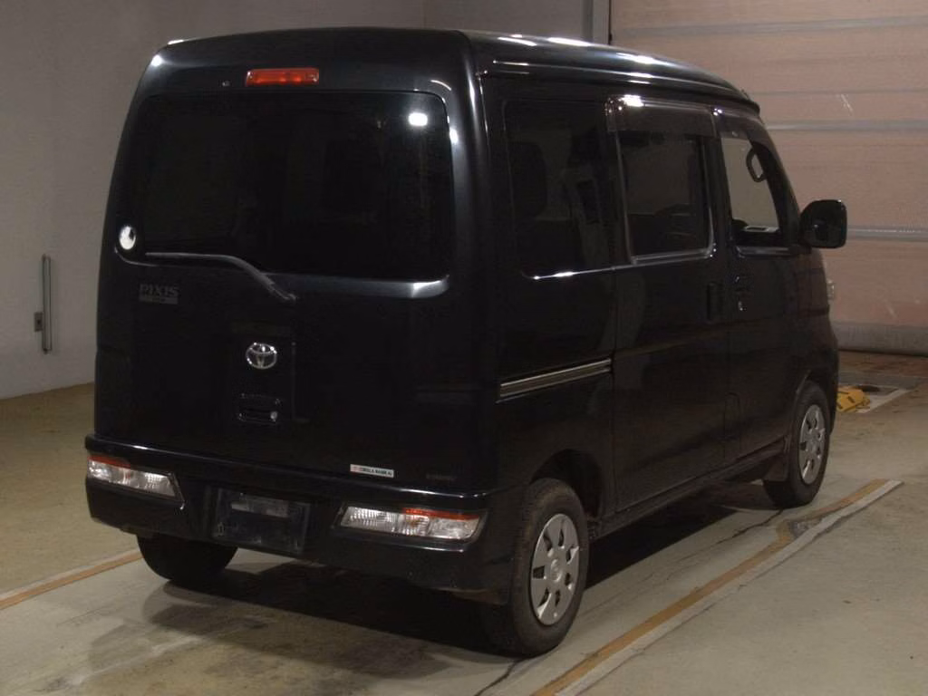 TOYOTA PIXIS VAN